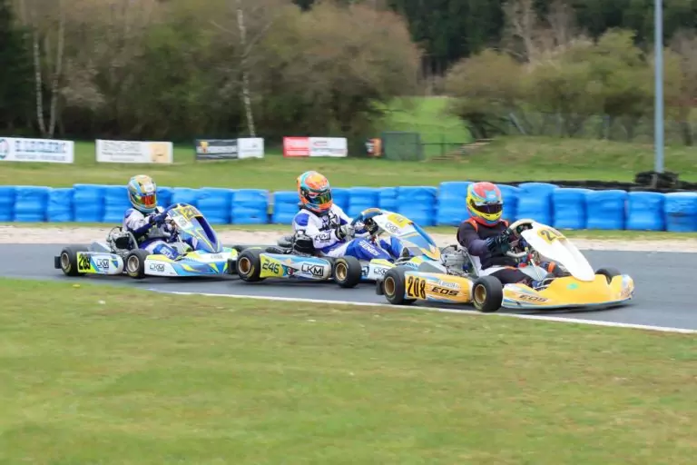 LKM Racing bataille virage course karting